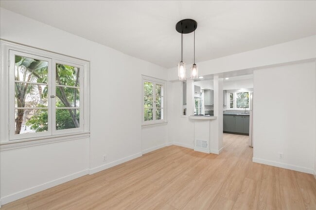 Building Photo - Emmet Terrace Triplex