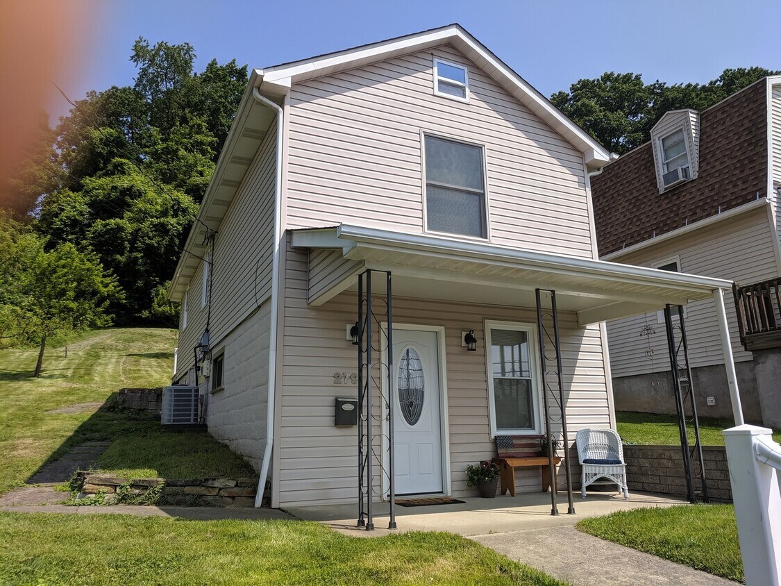 Foto principal - *******2-bed/1-bath COMPLETELY RENOVATED H...