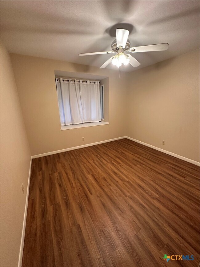 Foto del edificio - 208 Versailles St