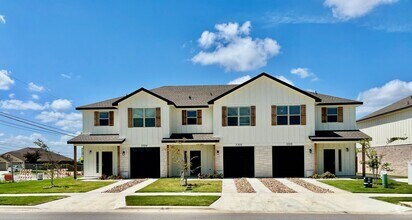Building Photo - 3306 Abraham Dr