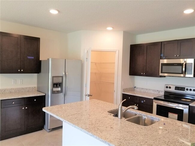 Building Photo - 332 Tanglewood Dr