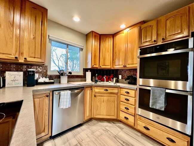 Photo - Modern & Bright Raised Ranch Near Downtown House