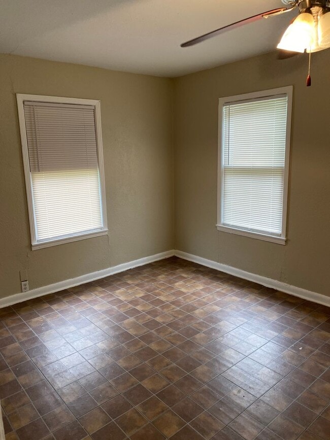 Building Photo - $199 move in today! Large 1/1-Pet friendly