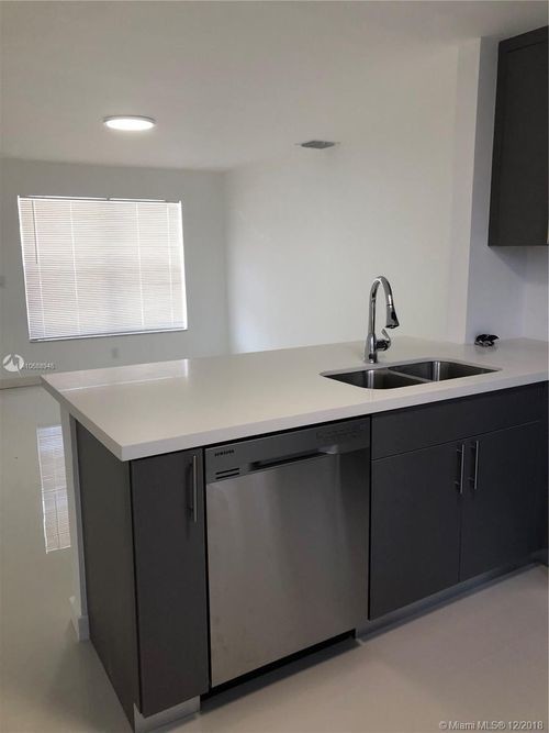 Foto del edificio - 520 SW 11th St