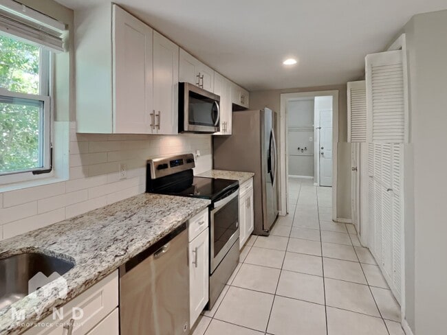 Foto del edificio - 1519 Stormway Ct