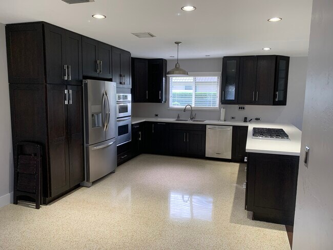 Building Photo - 10790 SW 88th Ave