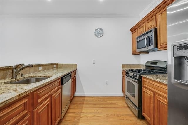 Building Photo - 528 52nd St