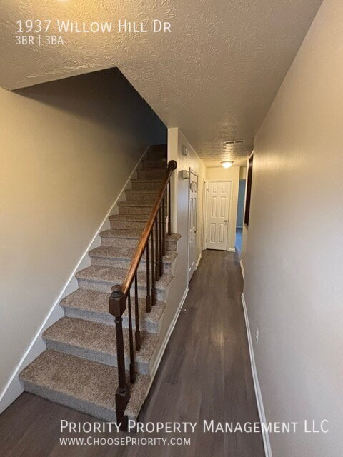 Building Photo - 1937 Willow Hill Dr