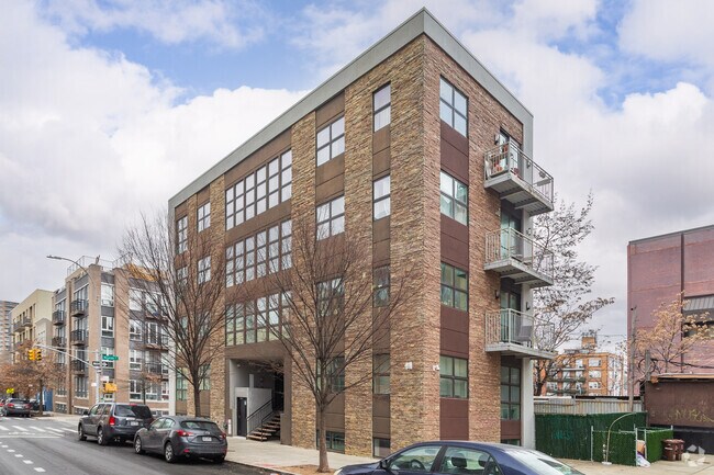 Building Photo - 125 Leonard St