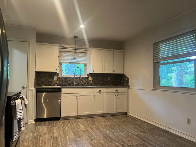 Foto del edificio - 3010 Misty Ln