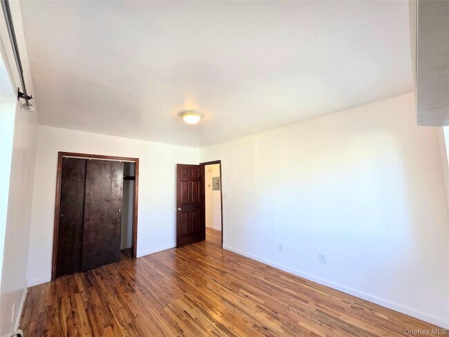Foto del edificio - 219-23 114th Rd