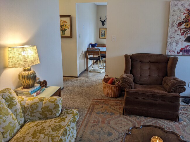 Building Photo - 708 Garnet Dr