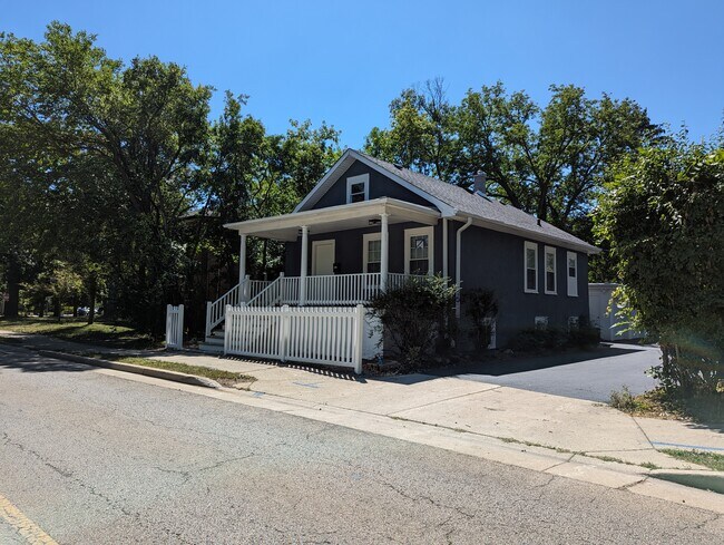 Foto del edificio - 368 Green Bay Rd