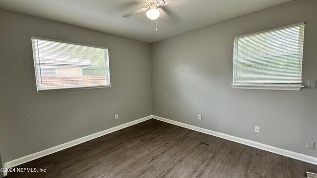 Foto del edificio - 6947 Clovis Rd