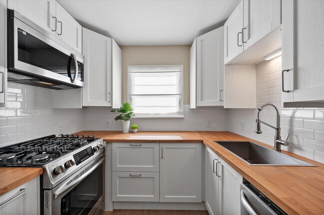 Foto del edificio - 4036 Valentine St