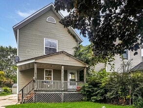 Building Photo - 309 Seward Ave NW