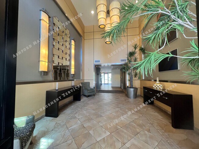 Foto del edificio - ***MOVE IN SPECIAL***Scottsdale Luxury 2 Bed Condo with Mountain Views - Gated Artesia - Utilitie...