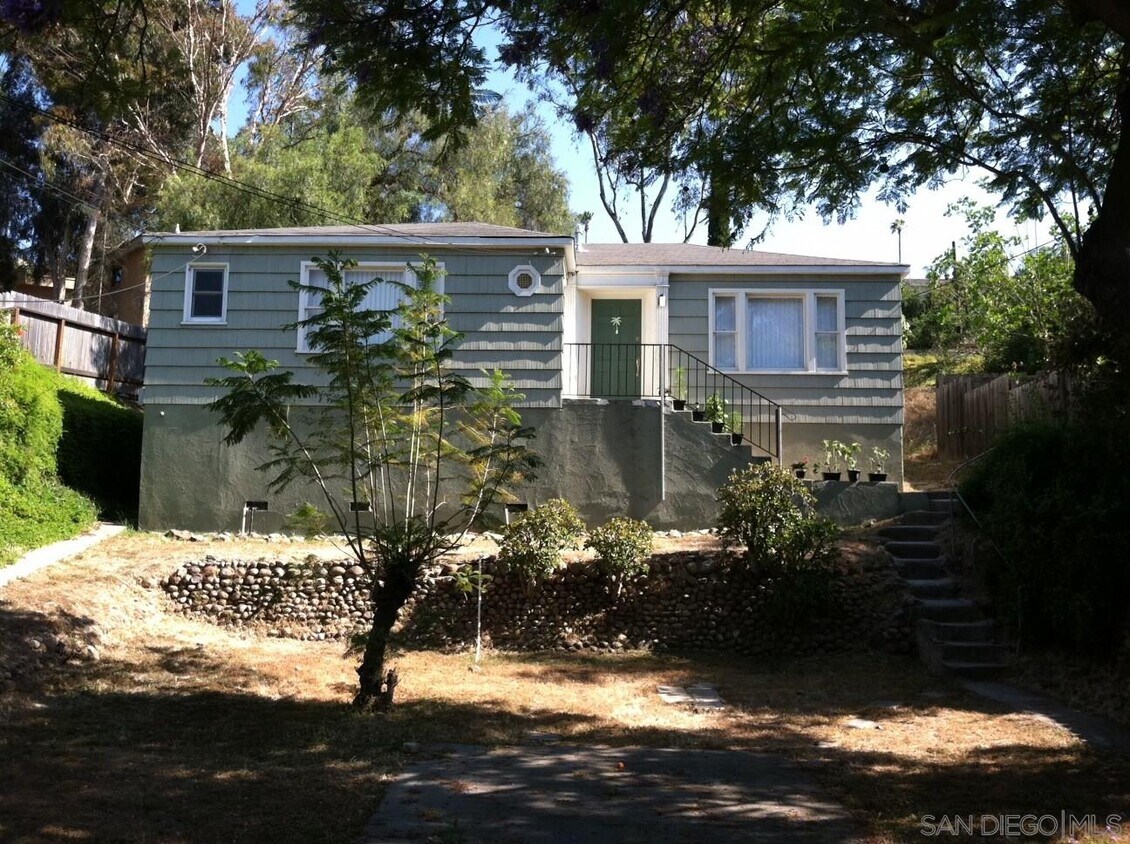 8545 Lemon Ave Unit B, La Mesa, CA 91941 Room for Rent in La Mesa, CA