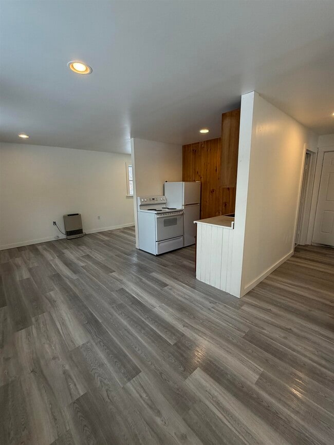 Building Photo - 722 VT-30