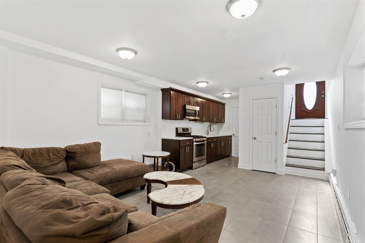 Primary Photo - 173-1 107th Ave