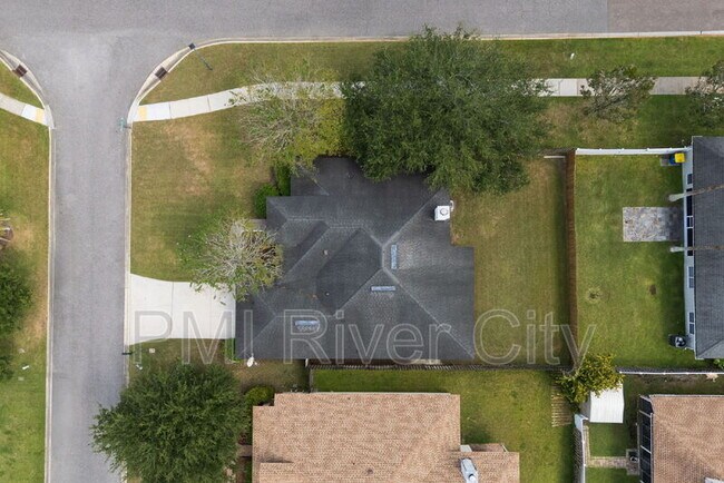 Foto del edificio - 620 Reflection Cove Rd