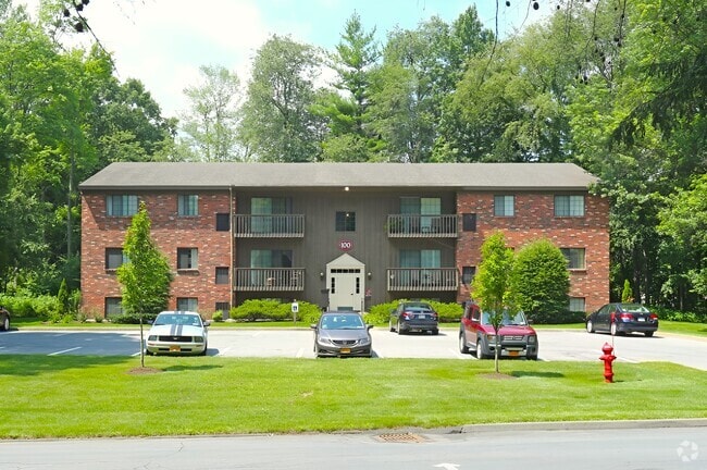 Building Photo - Crescent Village