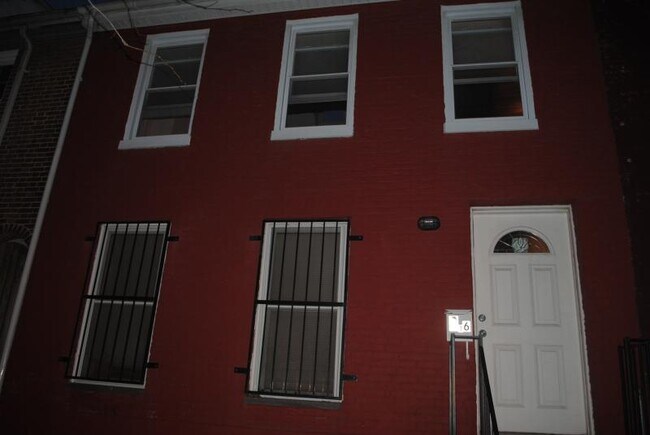Building Photo - 316 S Eden St