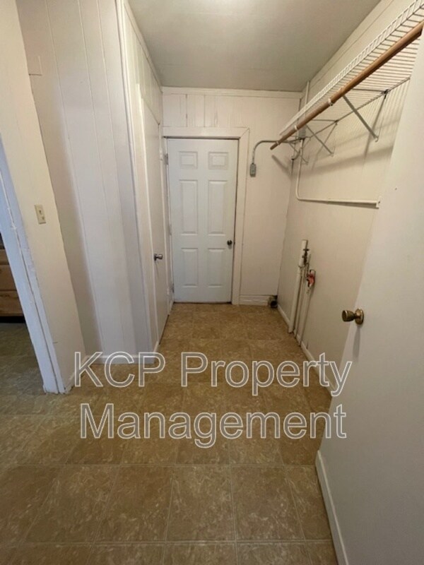 Building Photo - 2111 S 17th St
