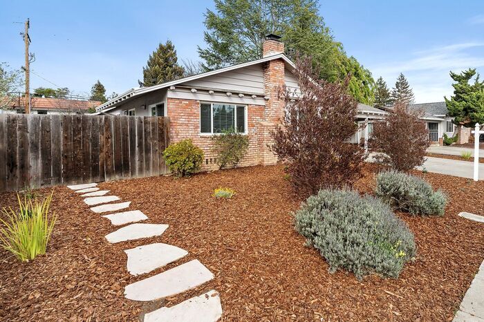 Primary Photo - 130 Kittoe Dr