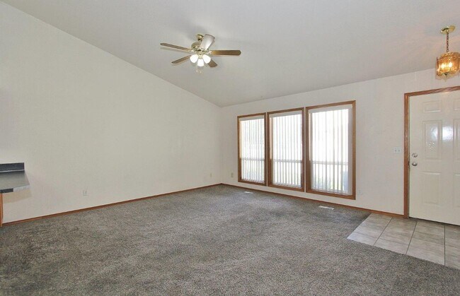 Foto del edificio - Single-Level Unit w/1-Car Garage