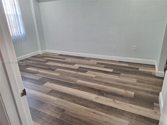 Foto del edificio - 201 180th Dr