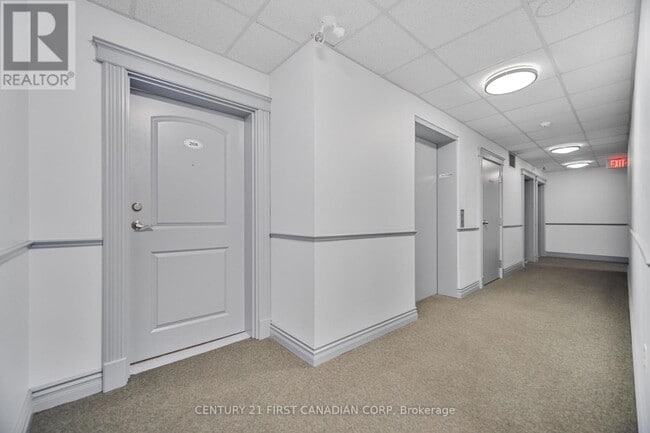 Building Photo - 435-435 Colborne St