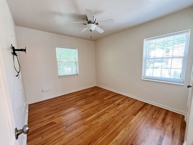 Building Photo - COMING SOON: Charming Updated Apartment wi...