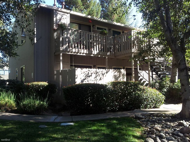 Foto del edificio - 7456 Sandalwood Dr