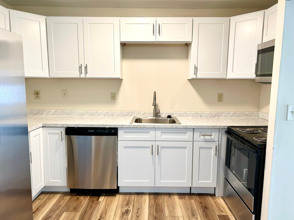 Photo - 50 E Hill Rd (Canton, CT)