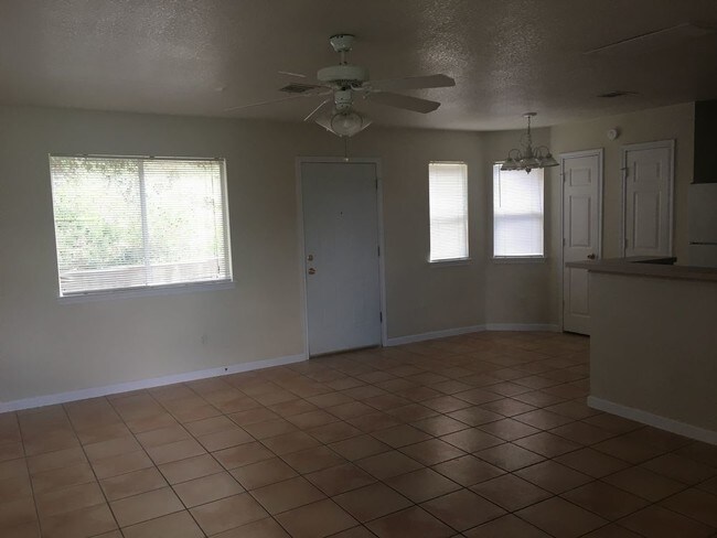 Building Photo - Luxury 3BR/3.5BA Duplex