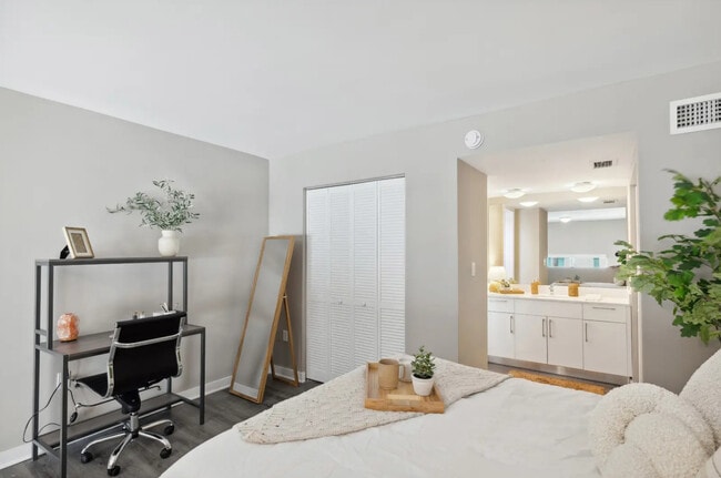 Photo - The Cloisters Miami Apartments