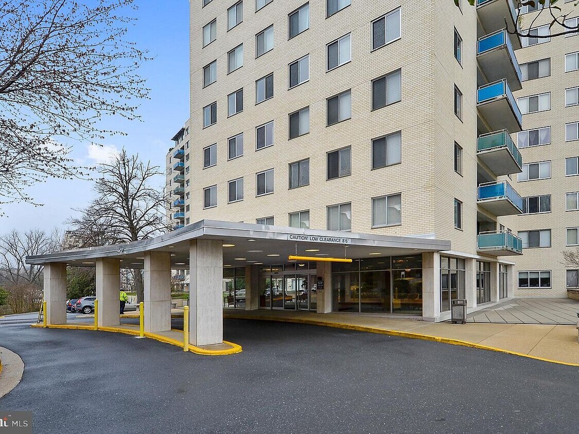 10201 Grosvenor Pl Unit Studio, Rockville, MD 20852 Condo for Rent in