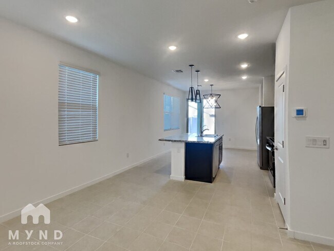 Building Photo - 40030 W Wade Dr