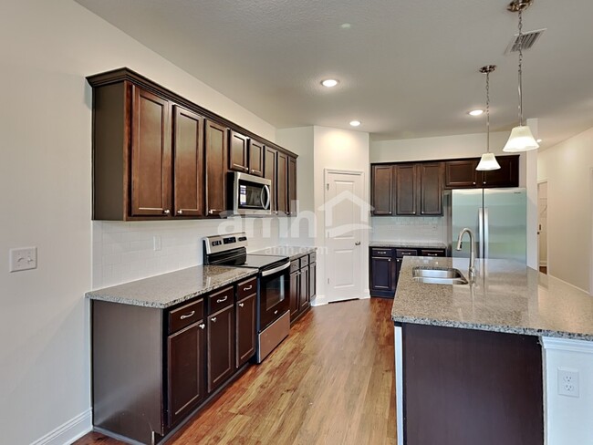 Building Photo - 329 Banyan Frst Dr