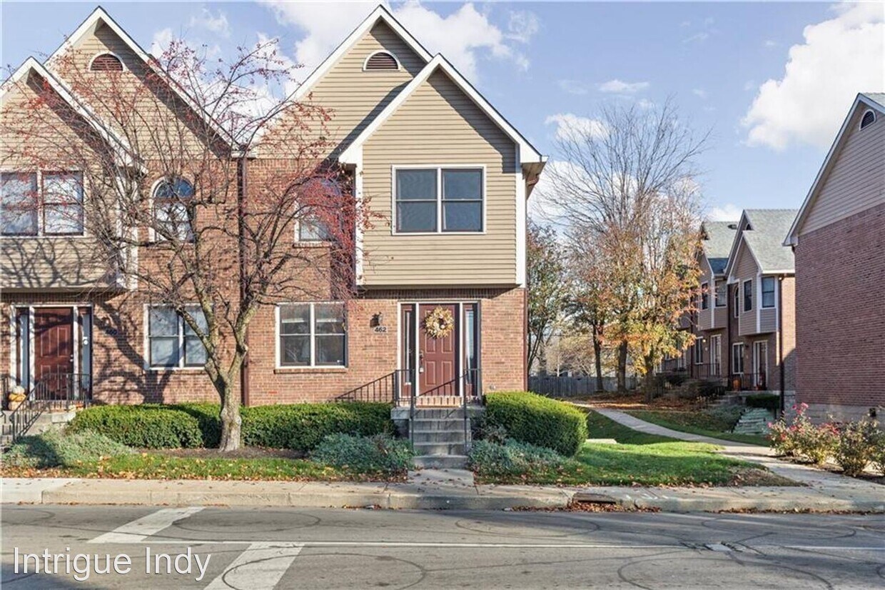 Foto principal - 2 br, 2.5 bath House - 462 E 10th Street