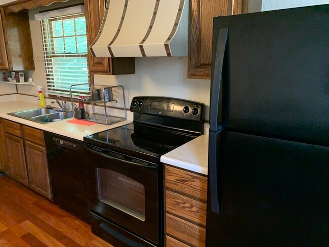 Foto del edificio - 25 Josselyn Pl