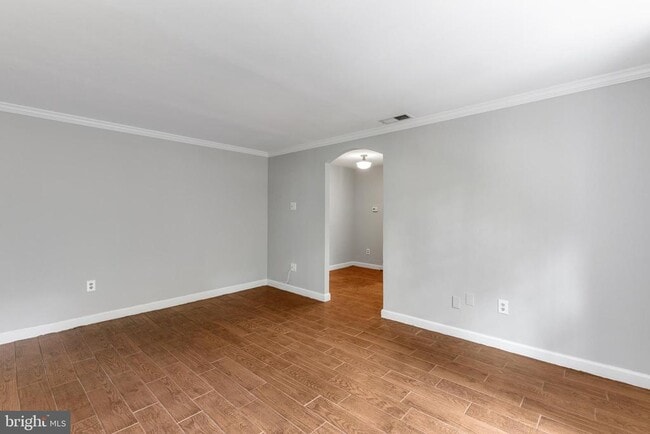 Building Photo - 702 S Arlington Mill Dr