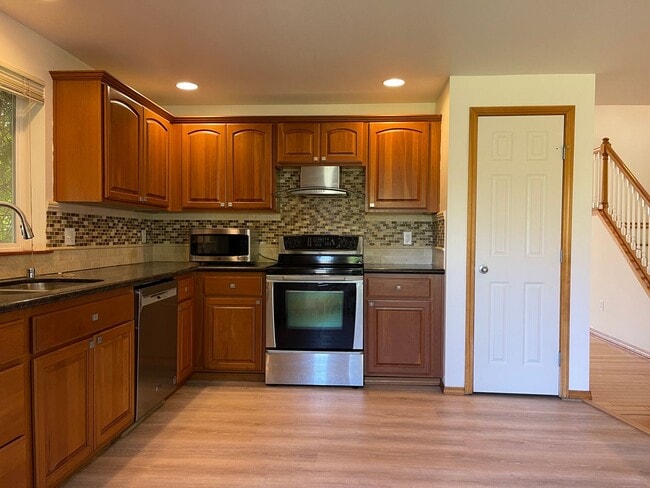 Foto del edificio - CLICK "REQUEST A TOUR" NOW!