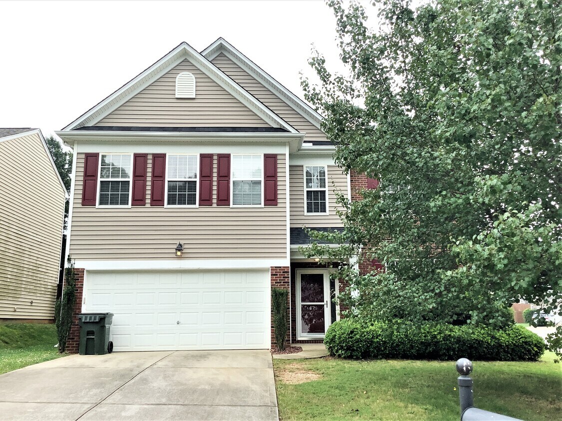 Primary Photo - 11 Knoll Ridge Dr