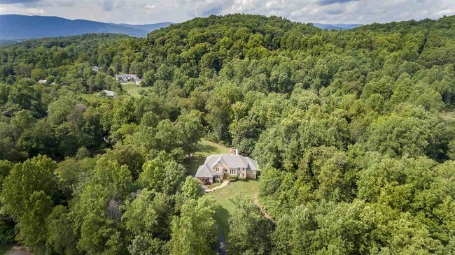 Building Photo - 4880 Ivy Rd