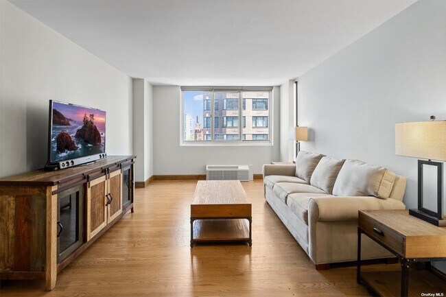 Building Photo - 345 E 93rd St