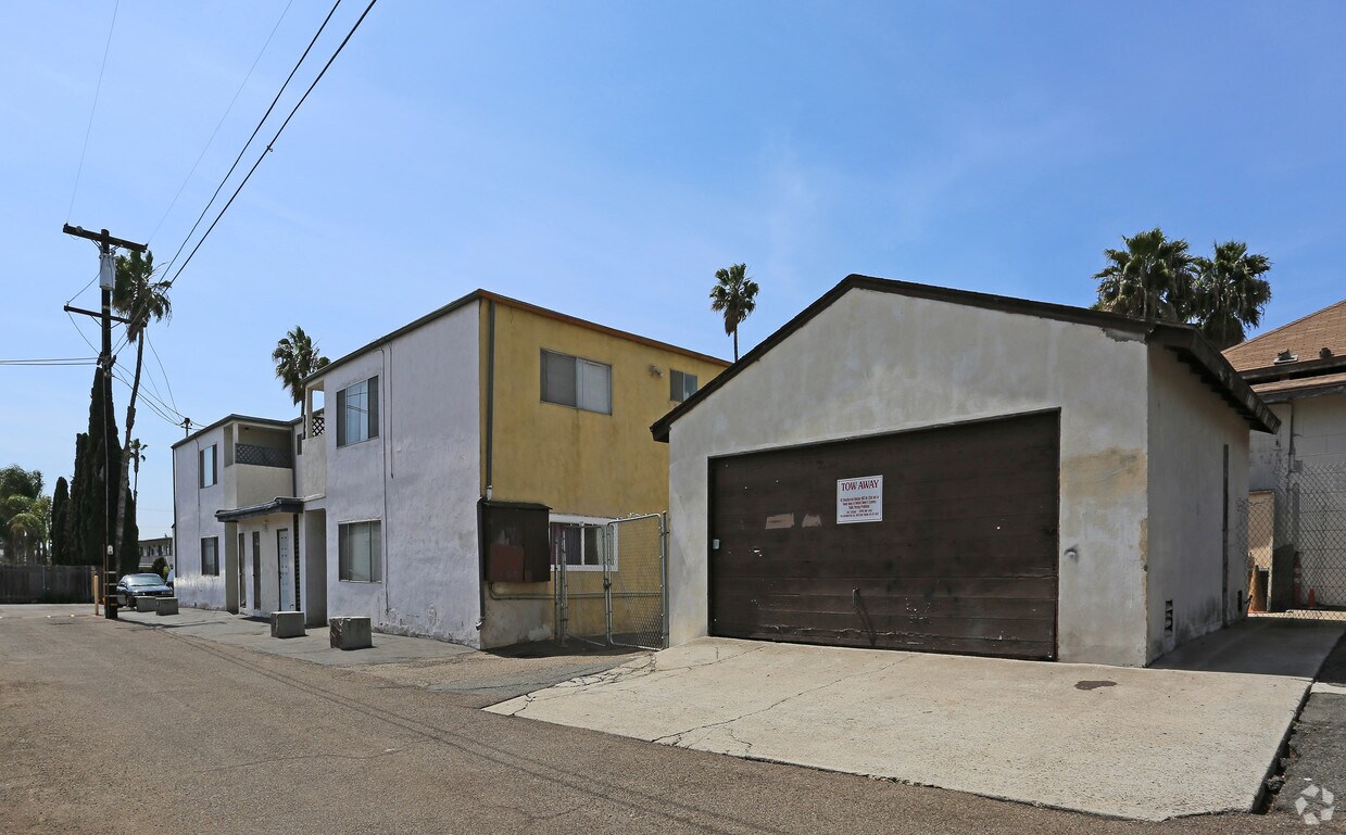 Building Photo - Casa De Roca