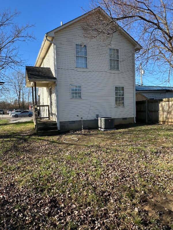 Building Photo - 315 Sunny St
