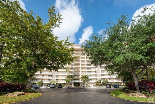 Building Photo - 3507 Oaks Way